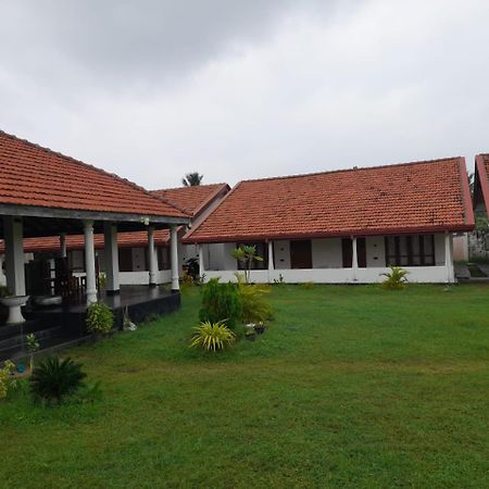 Hotel Blu Marine Nilaveli Trincomalee Exterior foto