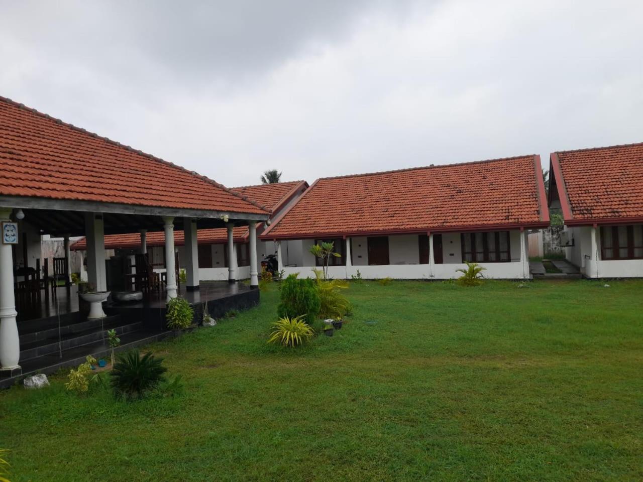 Hotel Blu Marine Nilaveli Trincomalee Exterior foto