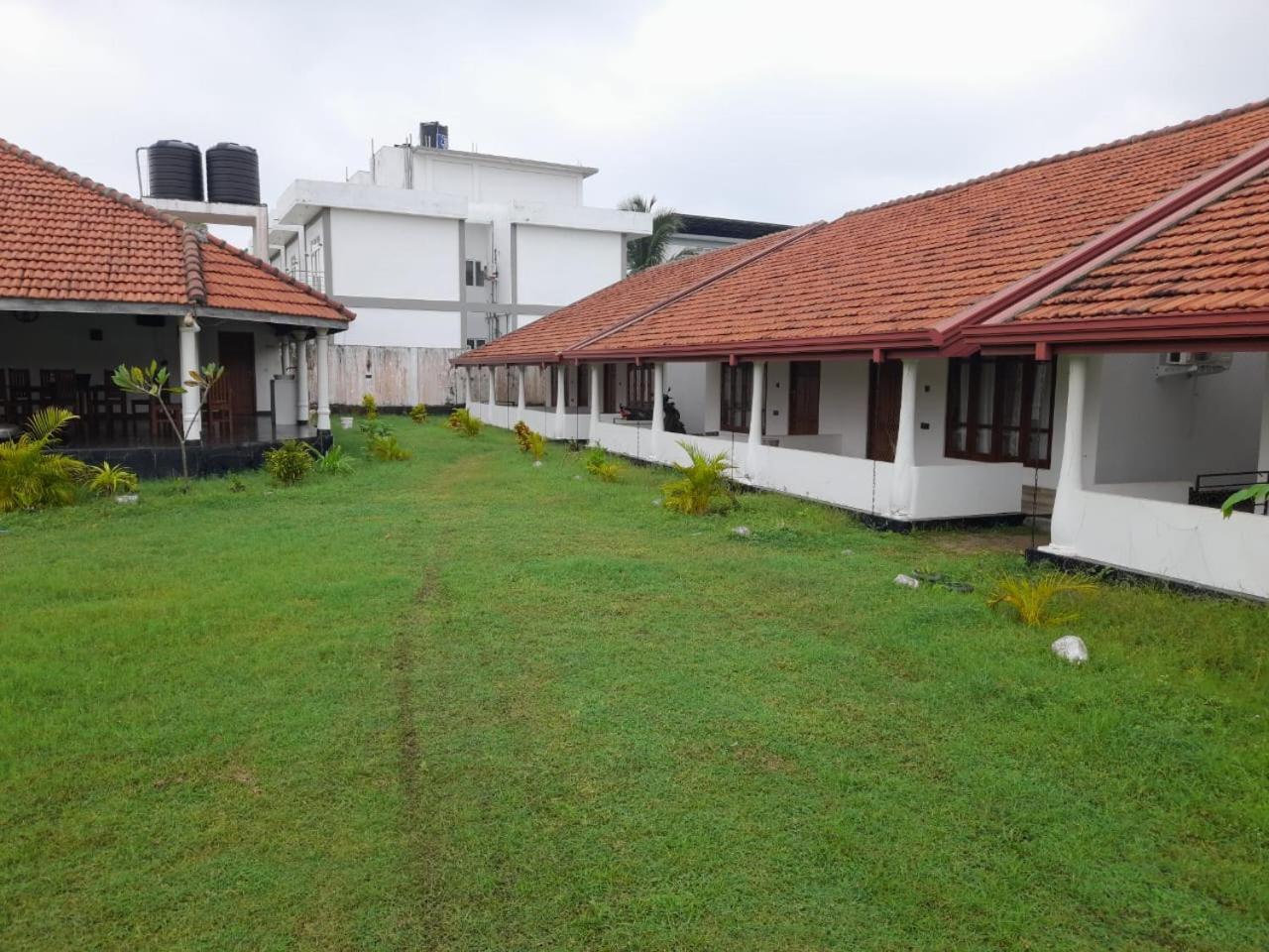 Hotel Blu Marine Nilaveli Trincomalee Exterior foto