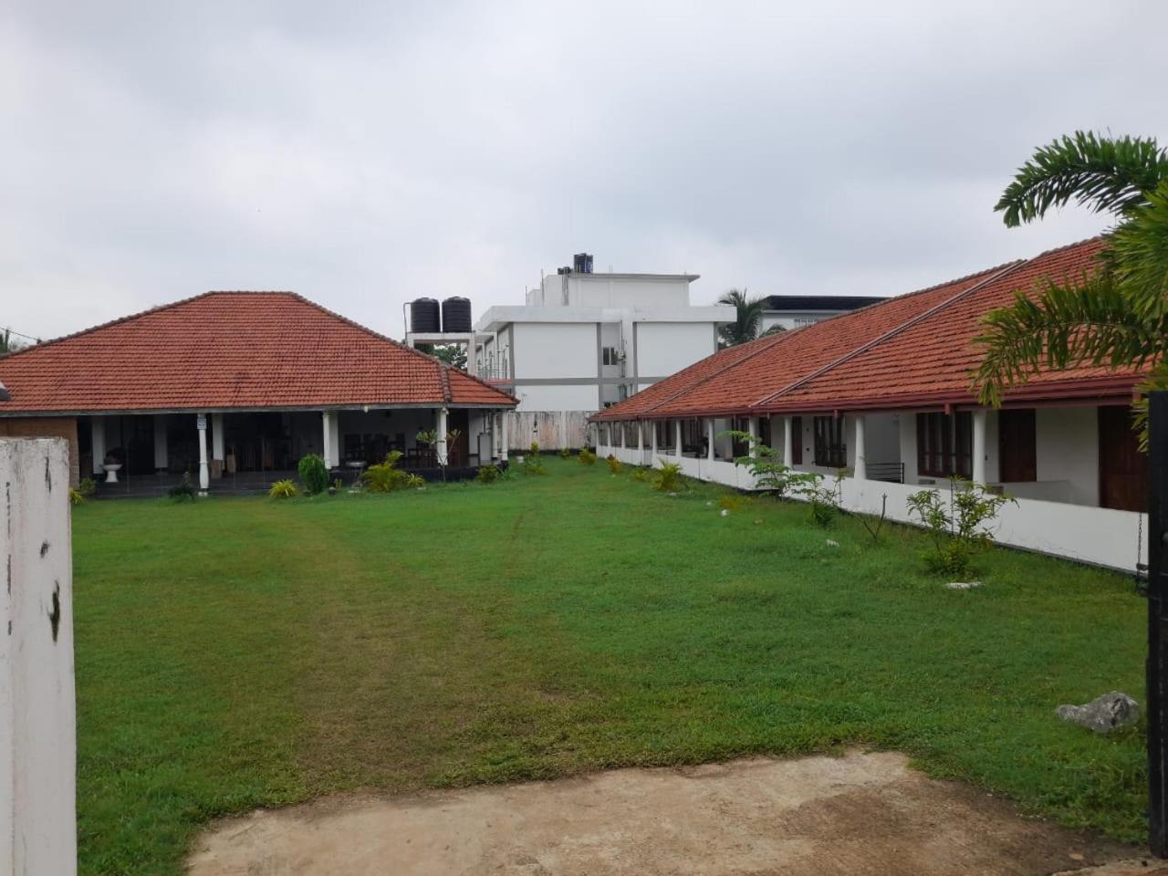Hotel Blu Marine Nilaveli Trincomalee Exterior foto