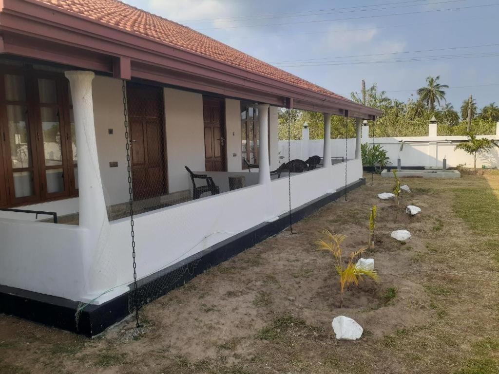 Hotel Blu Marine Nilaveli Trincomalee Exterior foto